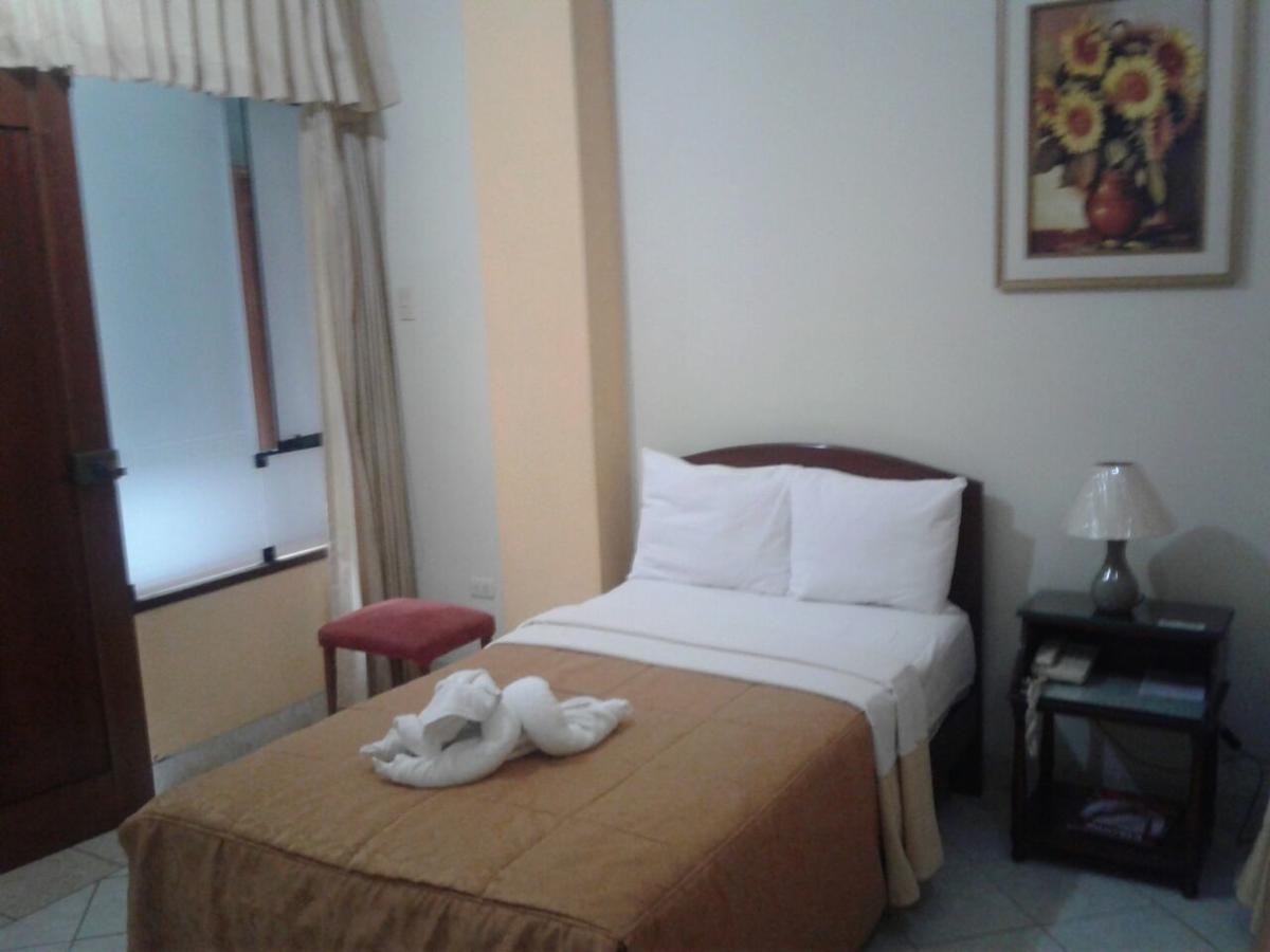 Hotel Plaza Bolognesi 344 Трухильо Экстерьер фото